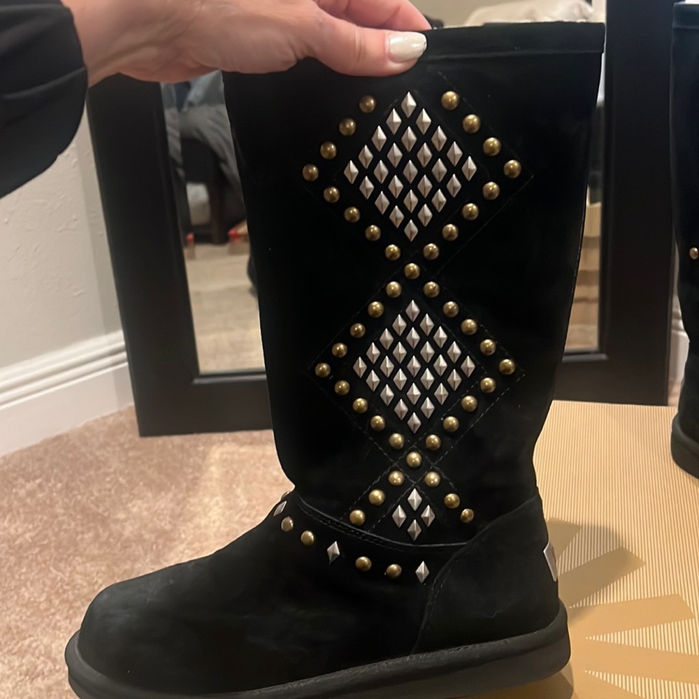 Beautiful women’s UGG boots worn only a couple of times